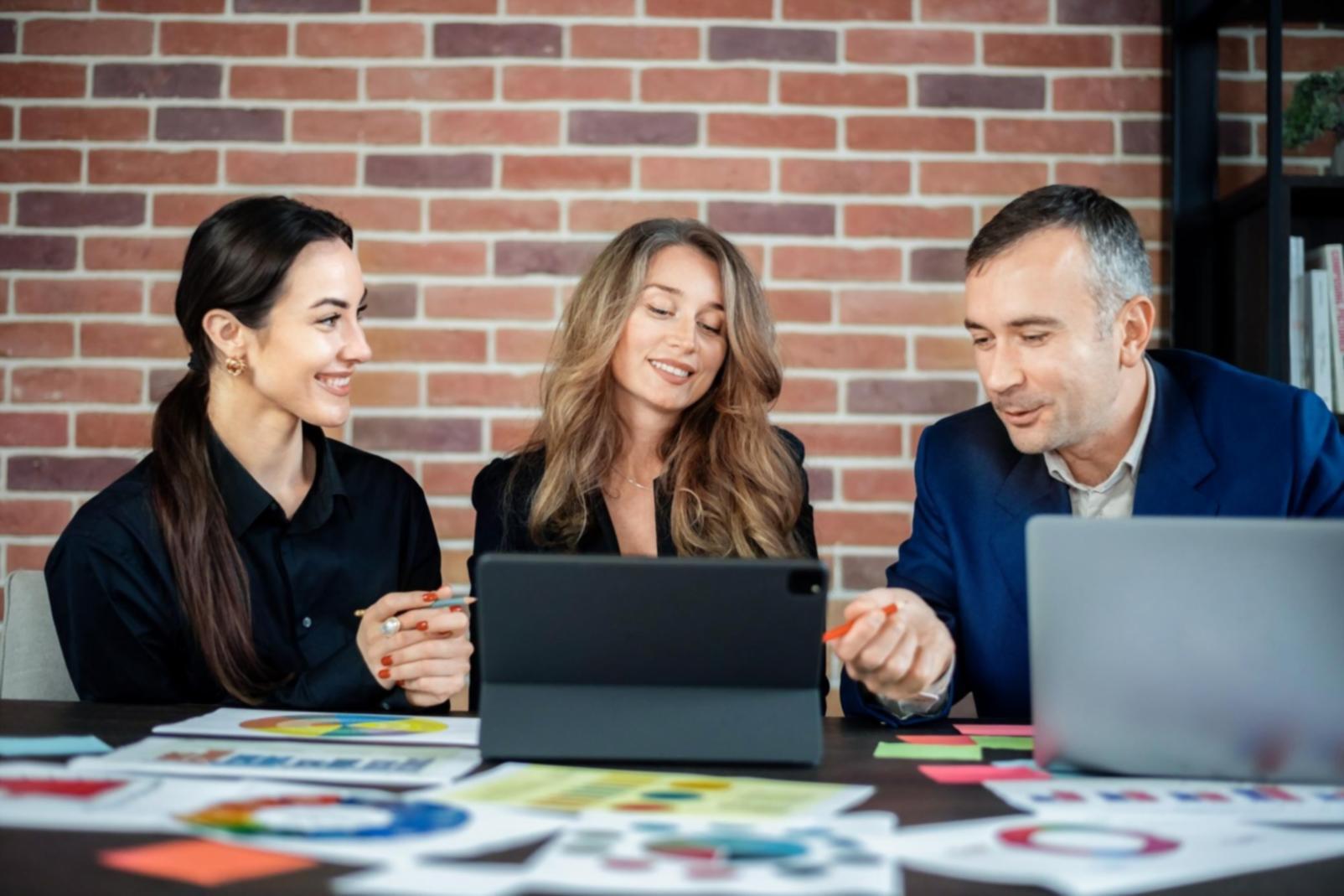 Teamarbeit bei der Entwicklung von Finanzstrategien